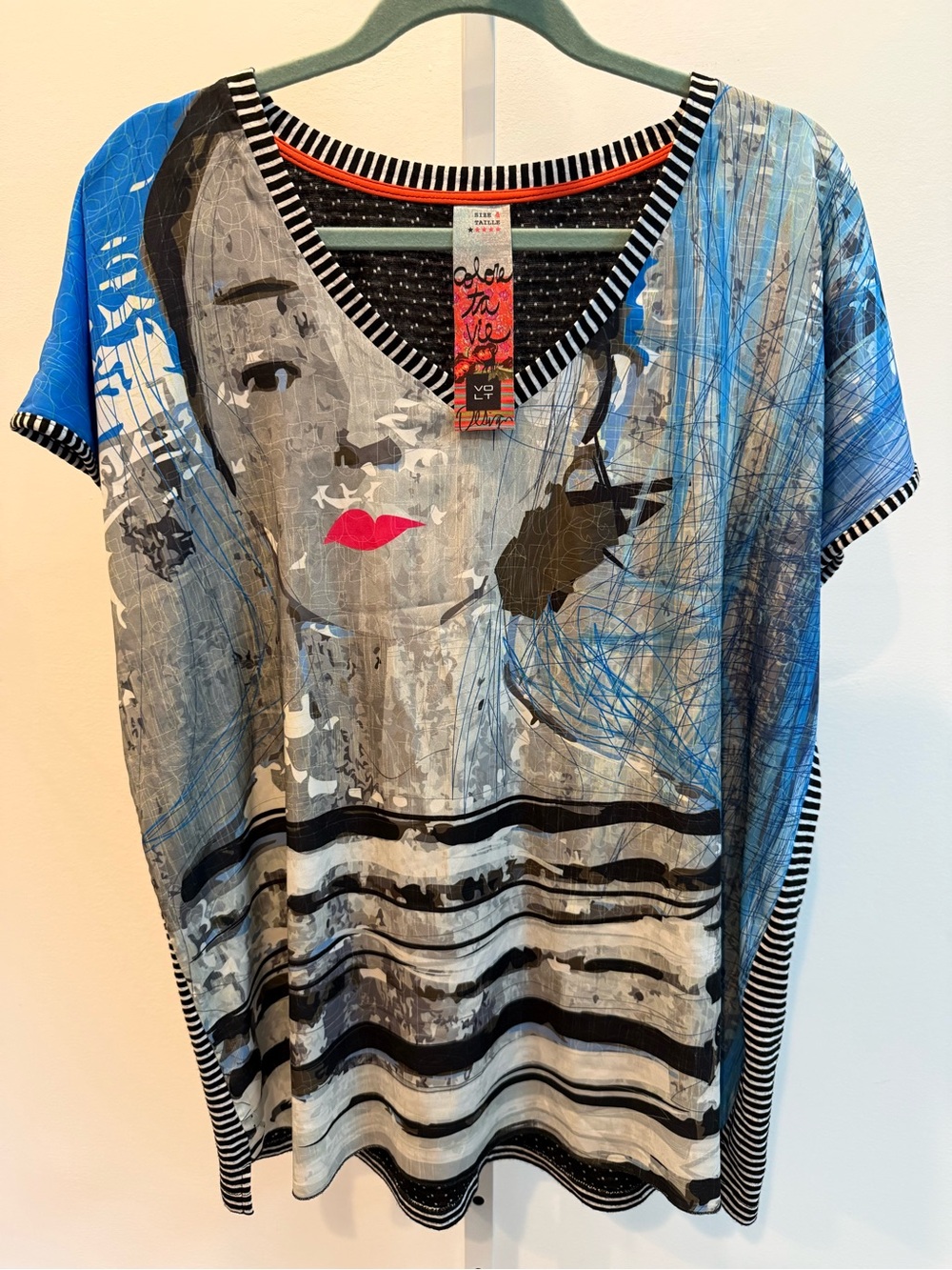 Volt Design Woman-Print Strips Short Sleeve Tee Blue Gray Size 4
